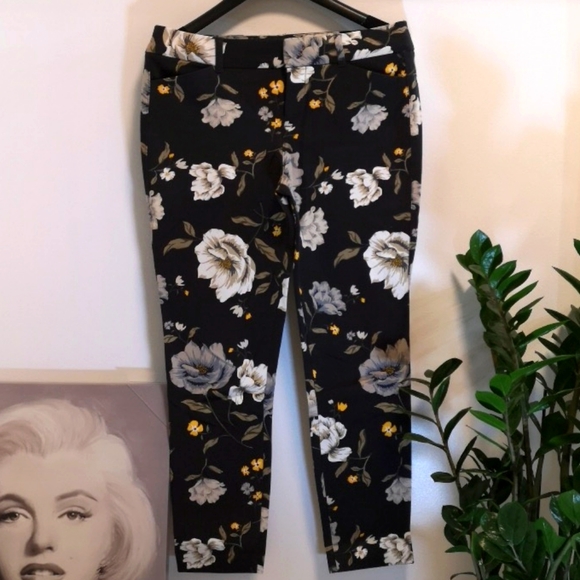 🎉SALE 2/$35🎉 - Picture 1 of 7